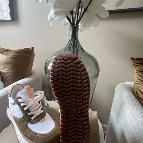 Size 10 BRAND NEW MADEWELL SNEAKERS! GREAT TO BE WORN WITH A PLEATED SKIRT - Picture 3 of 5
